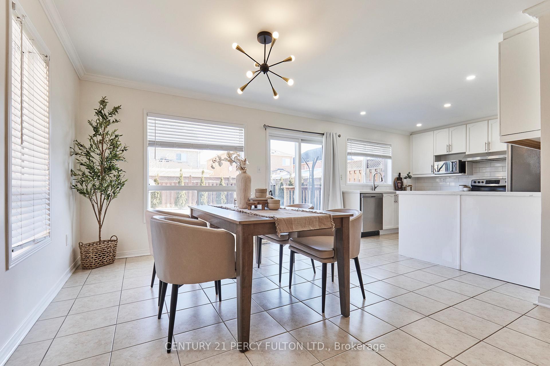 Photo 13 of 9 Gloria Crescent, Whitby, Williamsburg — HOMEH