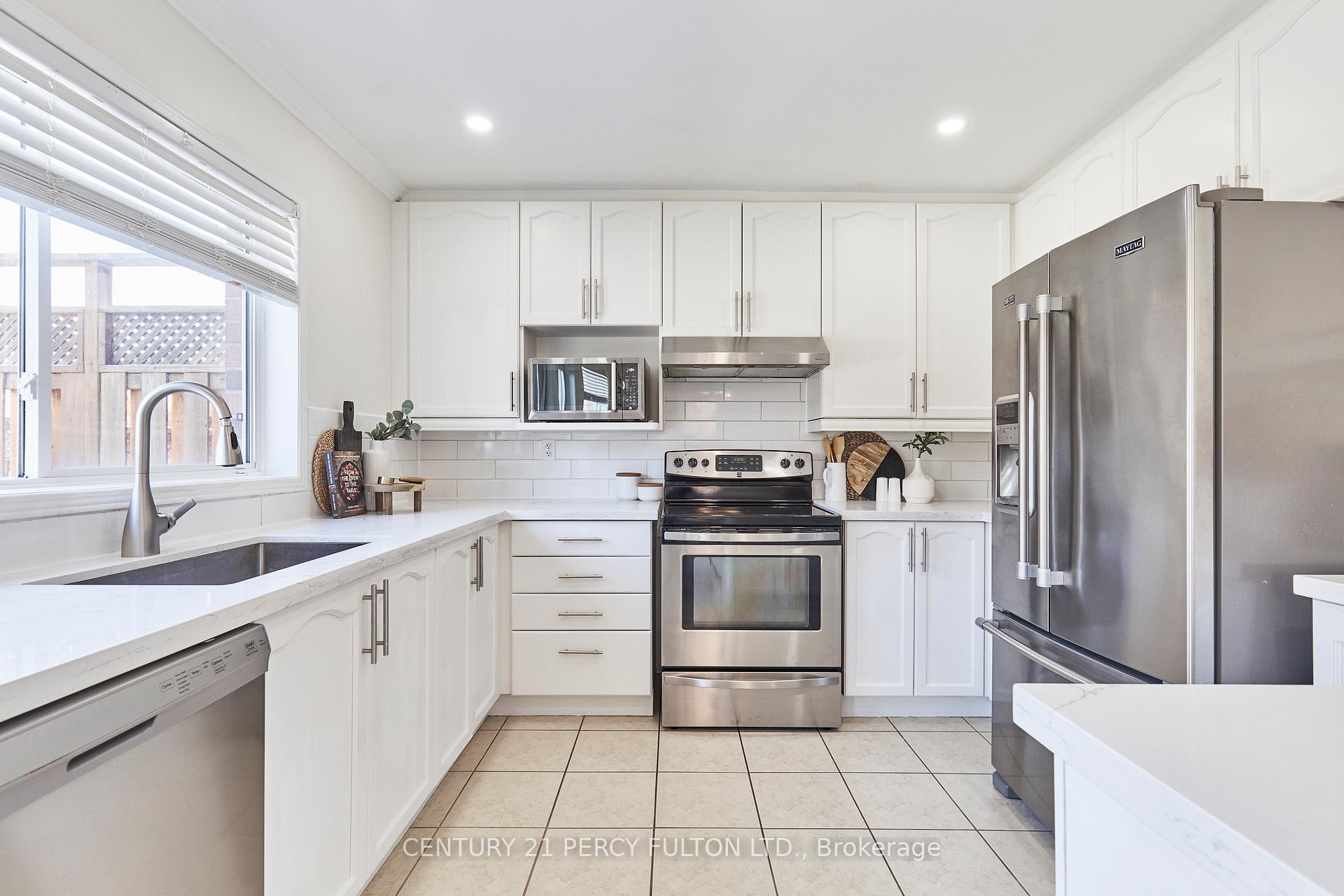 Photo 16 of 9 Gloria Crescent, Whitby, Williamsburg — HOMEH