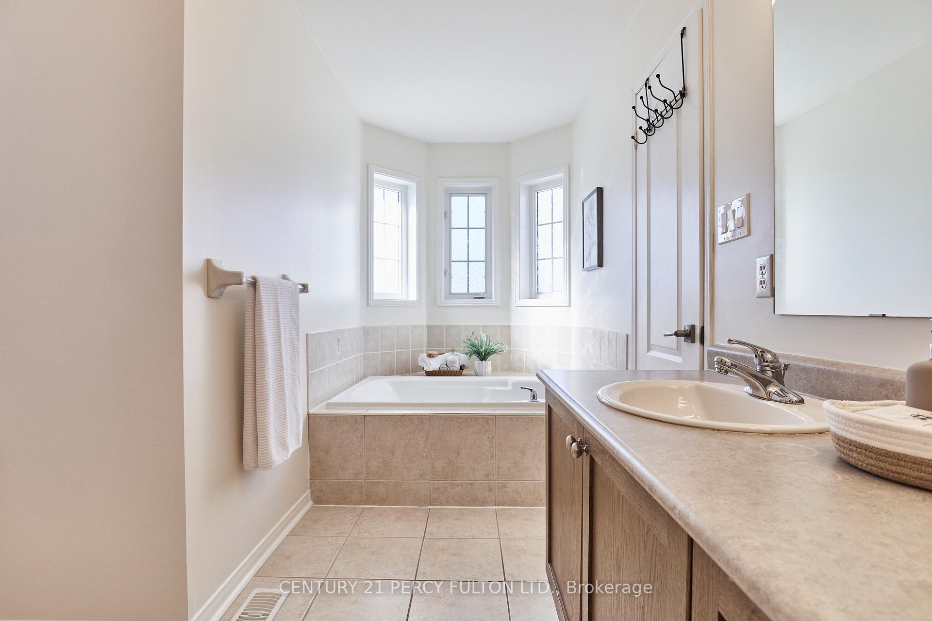 Photo 19 of 9 Gloria Crescent, Whitby, Williamsburg — HOMEH