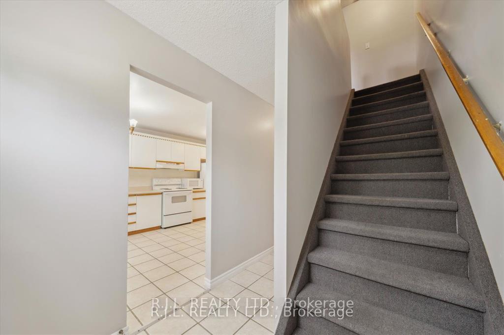 Photo 7 of 1675 Applewood Crescent, Peterborough, Monaghan Ward 2 — HOMEH