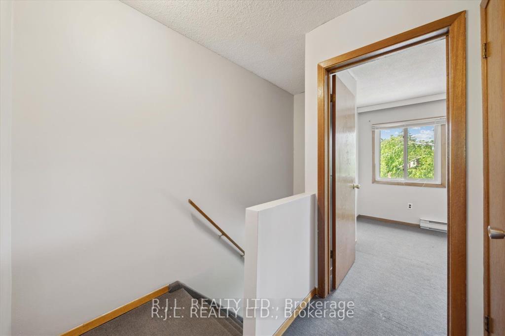 Photo 8 of 1675 Applewood Crescent, Peterborough, Monaghan Ward 2 — HOMEH