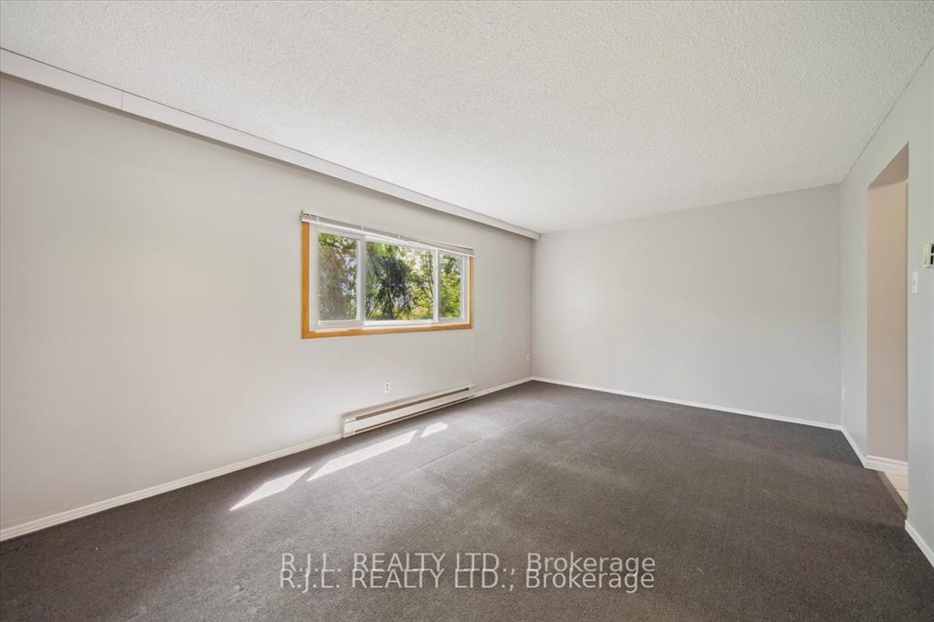 Photo 10 of 1675 Applewood Crescent, Peterborough, Monaghan Ward 2 — HOMEH
