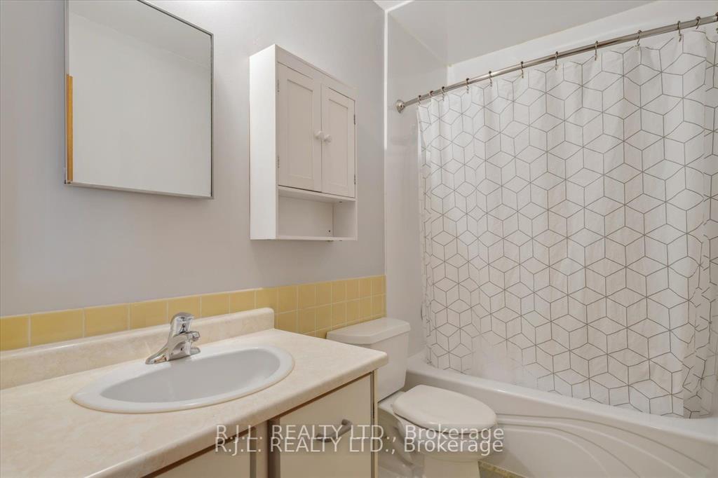 Photo 12 of 1675 Applewood Crescent, Peterborough, Monaghan Ward 2 — HOMEH