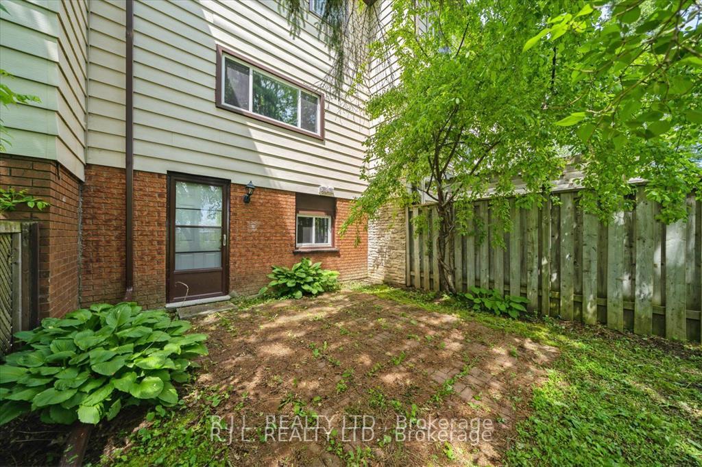 Photo 19 of 1675 Applewood Crescent, Peterborough, Monaghan Ward 2 — HOMEH