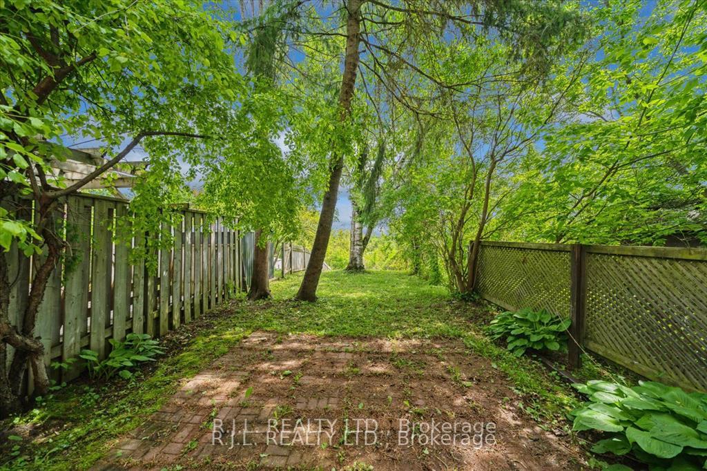 Photo 20 of 1675 Applewood Crescent, Peterborough, Monaghan Ward 2 — HOMEH