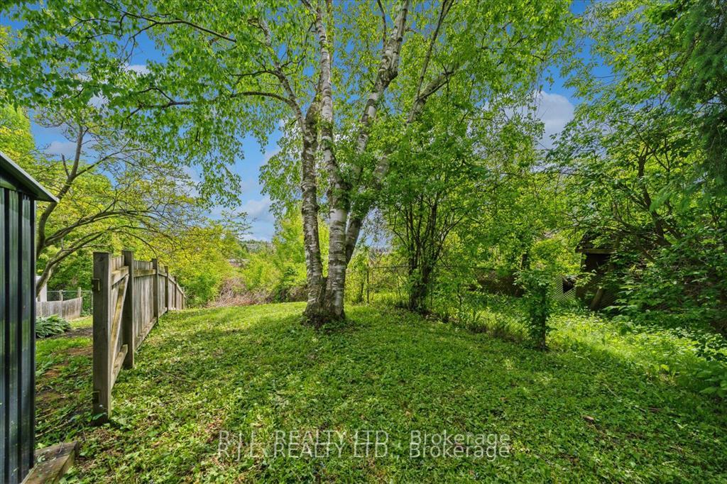 Photo 21 of 1675 Applewood Crescent, Peterborough, Monaghan Ward 2 — HOMEH