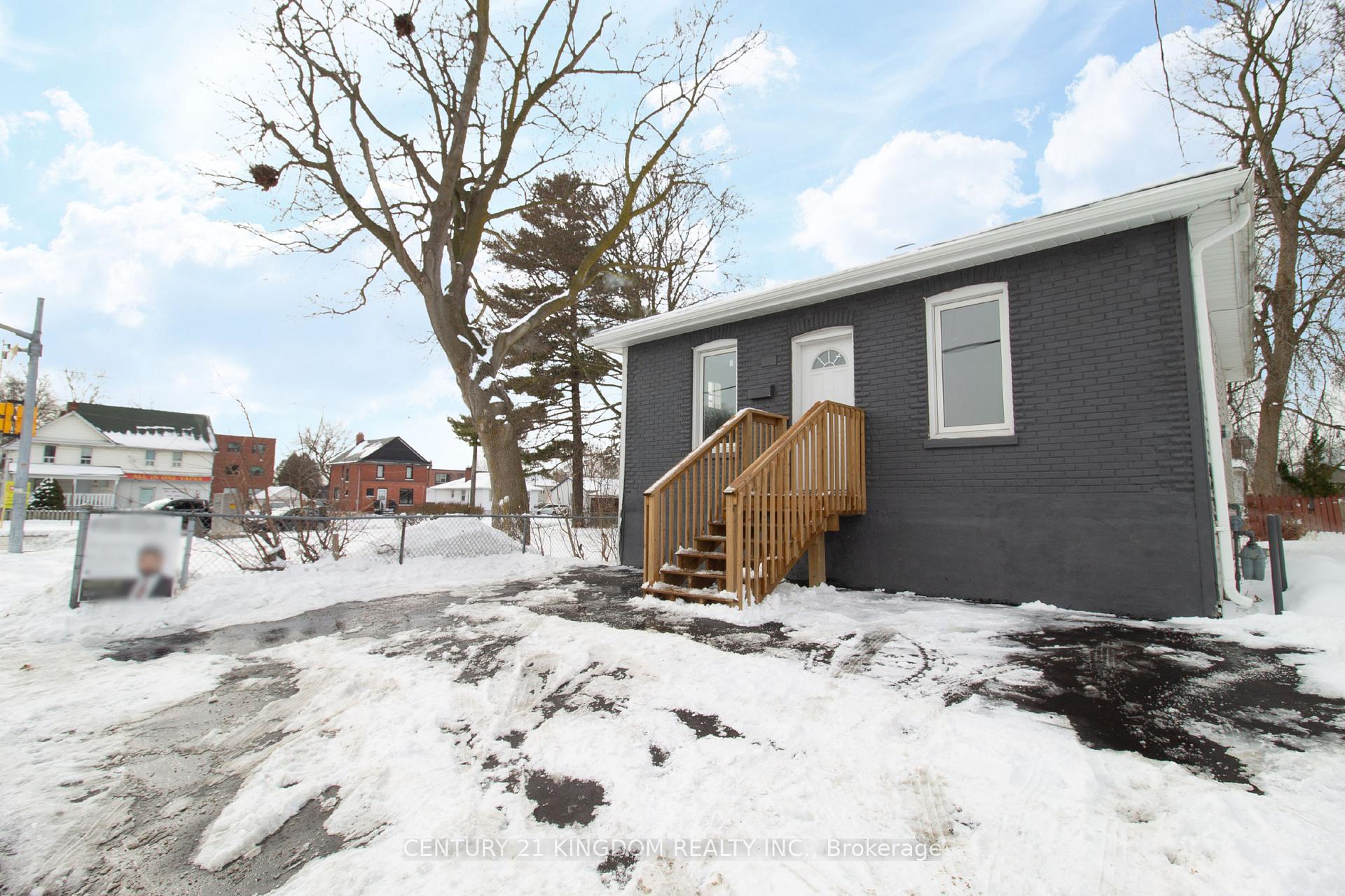 Front of 130 Park Road S