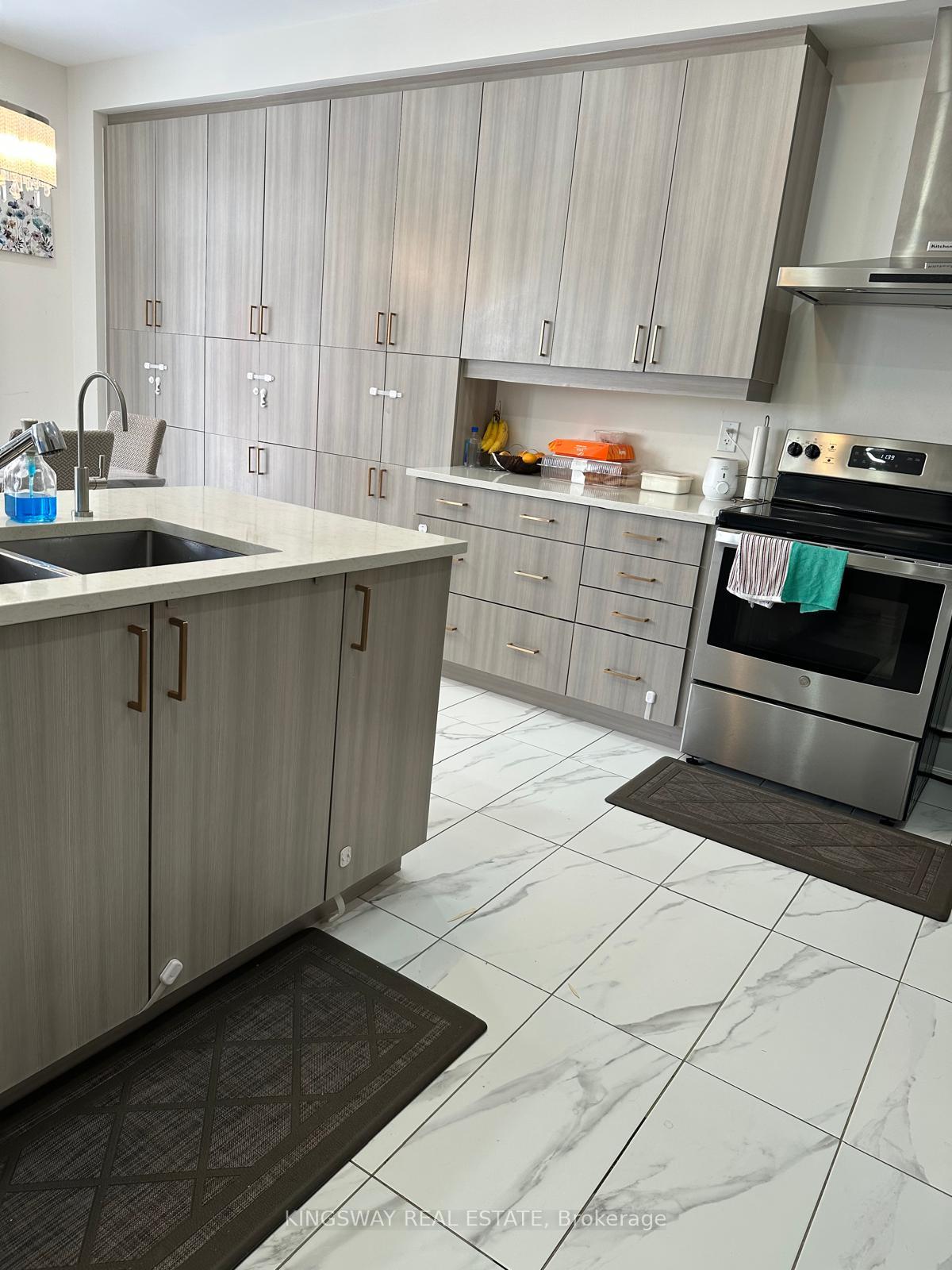 Photo 4 of 2572 Wintergrace Avenue, Oshawa, Windfields — HOMEH