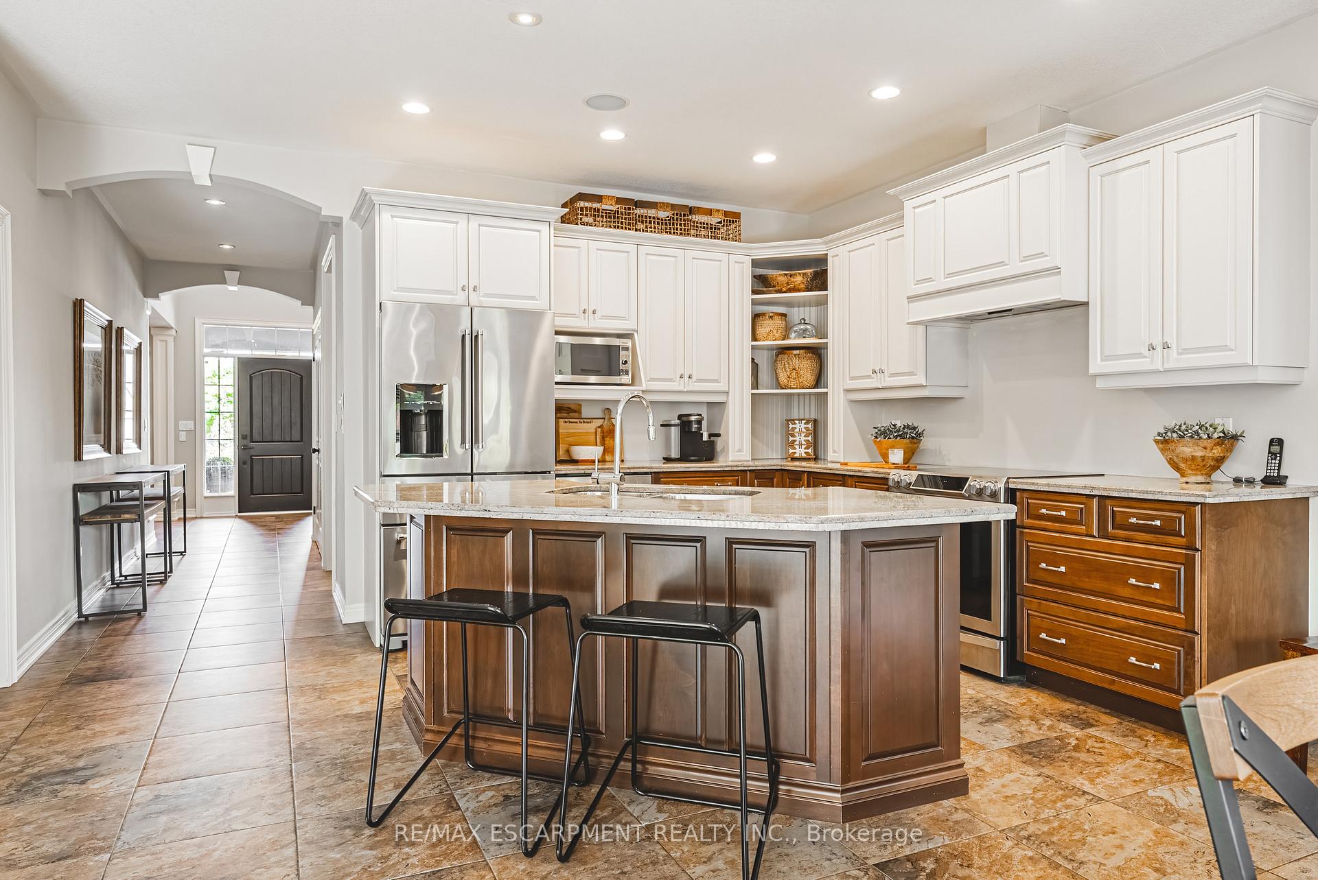 Photo 3 of 178 Brookhaven Court, Welland, West Welland — HOMEH