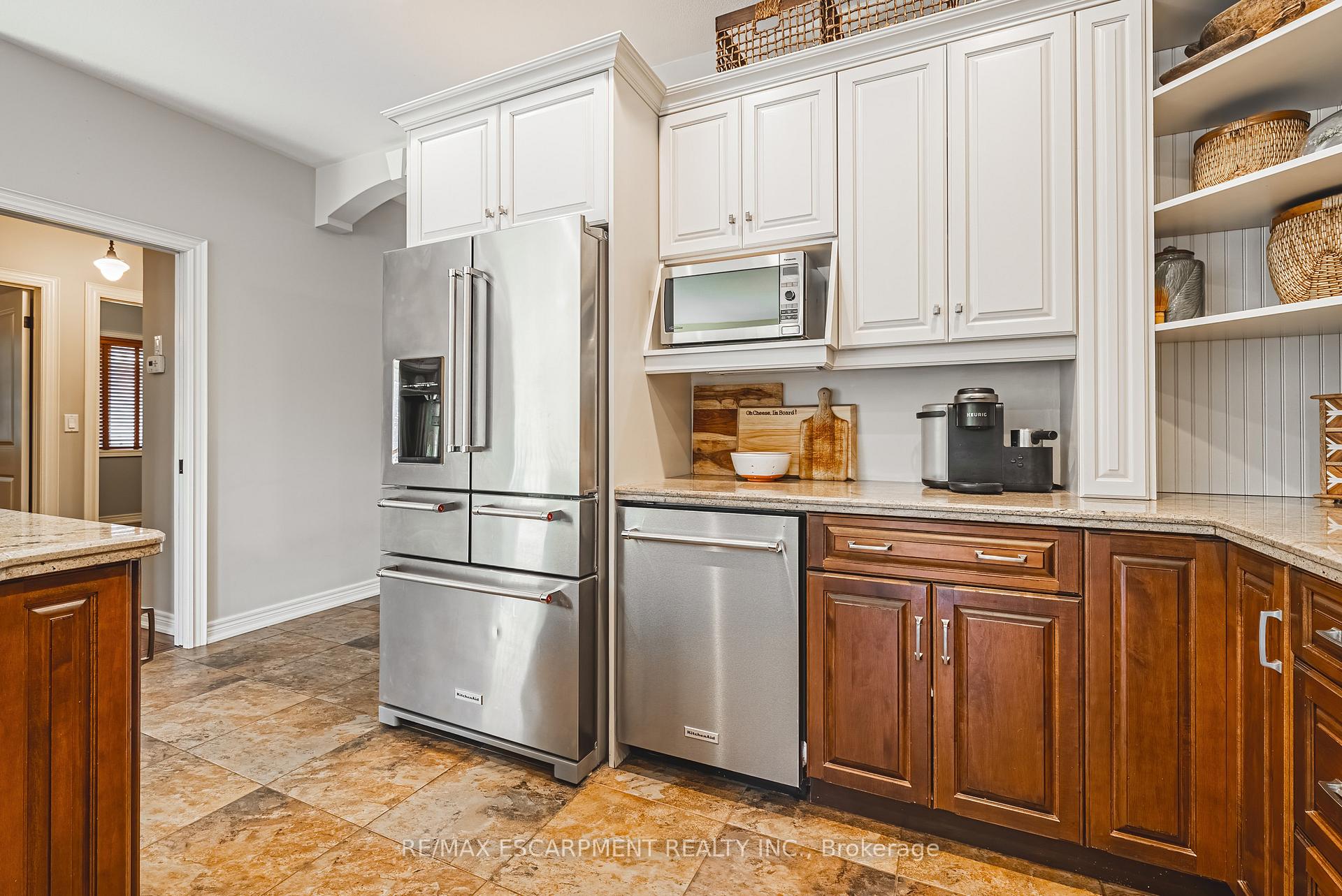 Photo 5 of 178 Brookhaven Court, Welland, West Welland — HOMEH