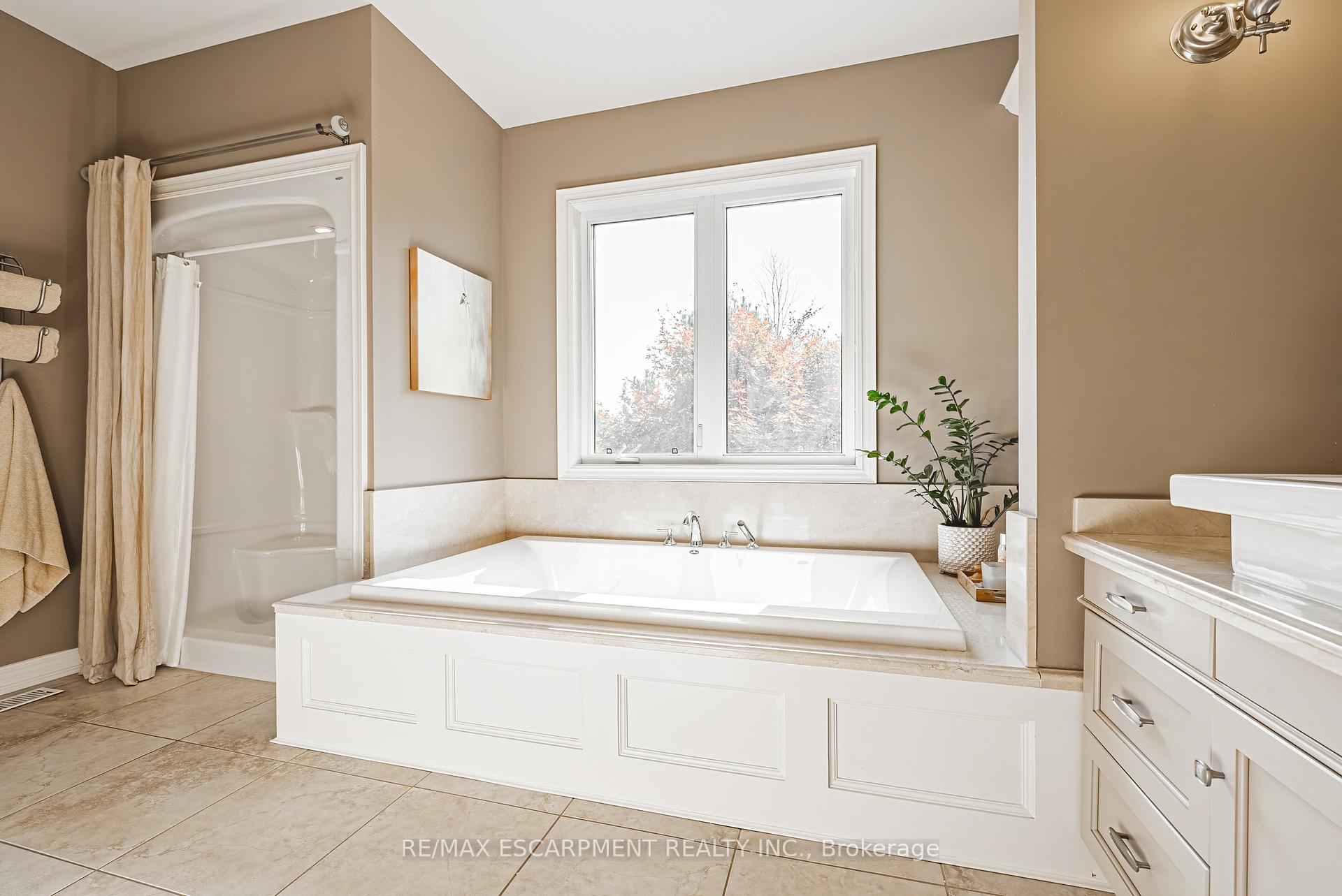 Photo 16 of 178 Brookhaven Court, Welland, West Welland — HOMEH