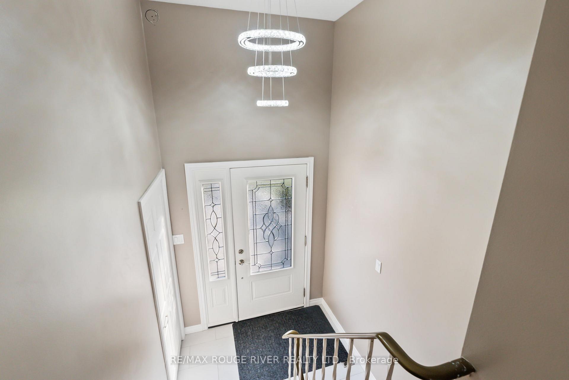 Photo 4 of 386 Hillcroft Street, Oshawa, O'Neill — HOMEH