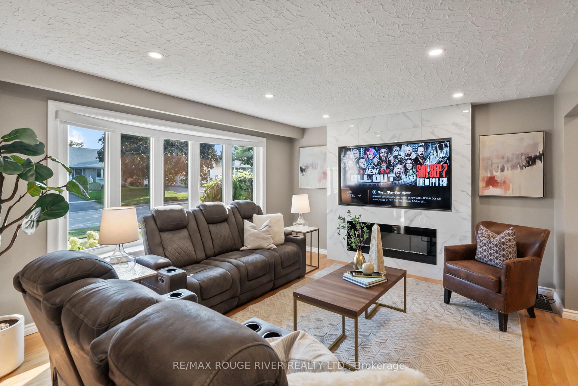 Photo 5 of 386 Hillcroft Street, Oshawa, O'Neill — HOMEH