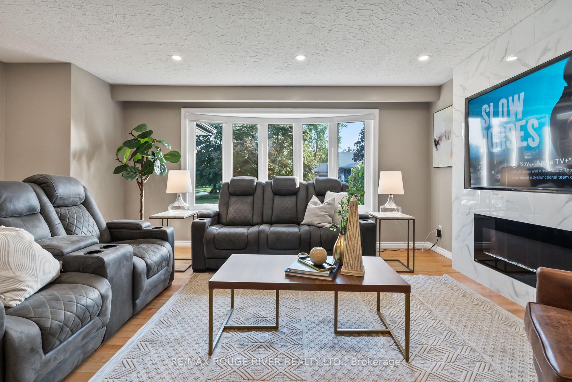 Photo 6 of 386 Hillcroft Street, Oshawa, O'Neill — HOMEH