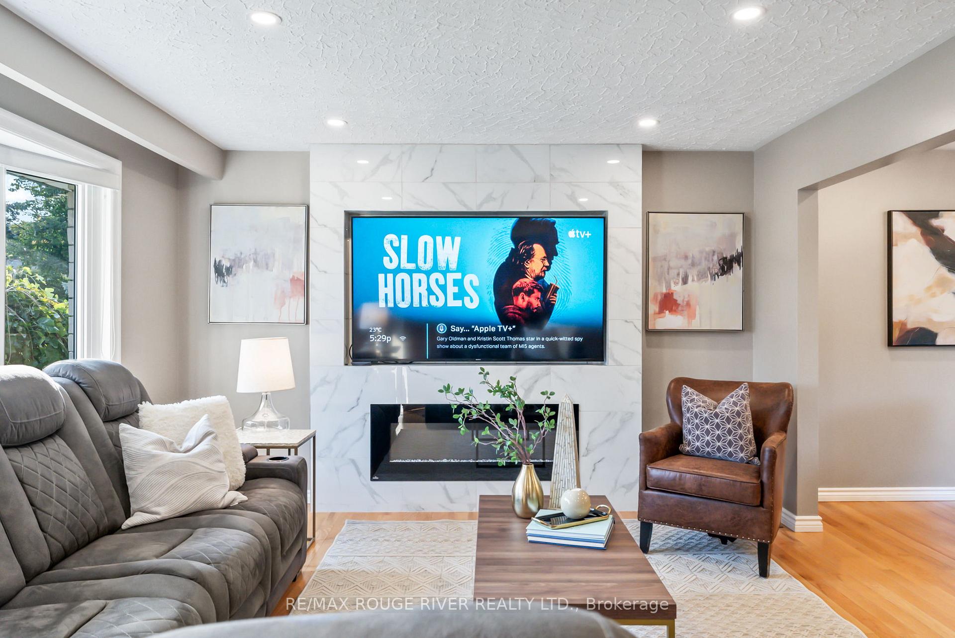Photo 8 of 386 Hillcroft Street, Oshawa, O'Neill — HOMEH
