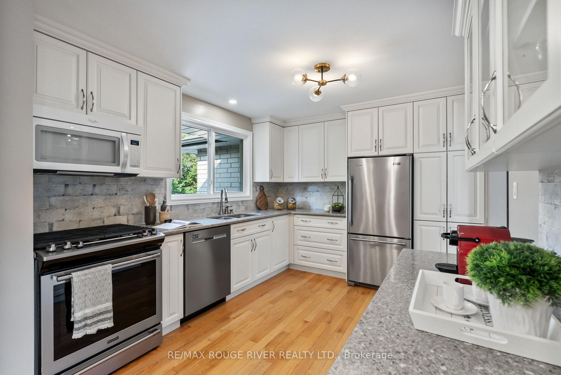 Photo 11 of 386 Hillcroft Street, Oshawa, O'Neill — HOMEH