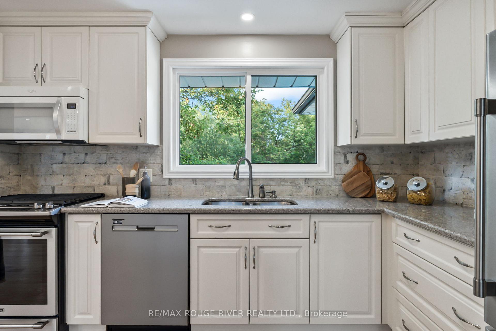 Photo 13 of 386 Hillcroft Street, Oshawa, O'Neill — HOMEH