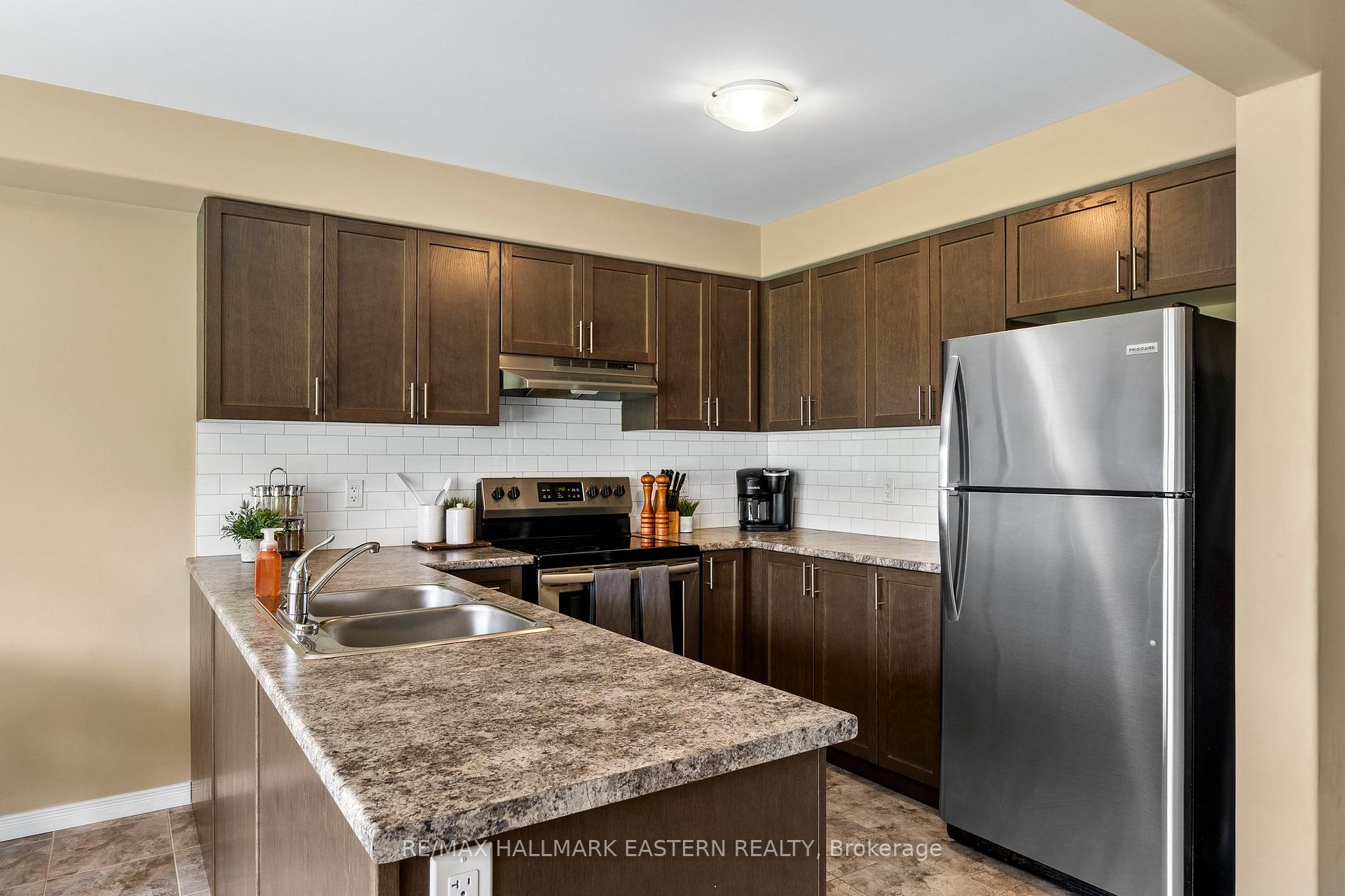 Photo 4 of 1649 Hetherington Drive, Peterborough, Northcrest Ward 5 — HOMEH