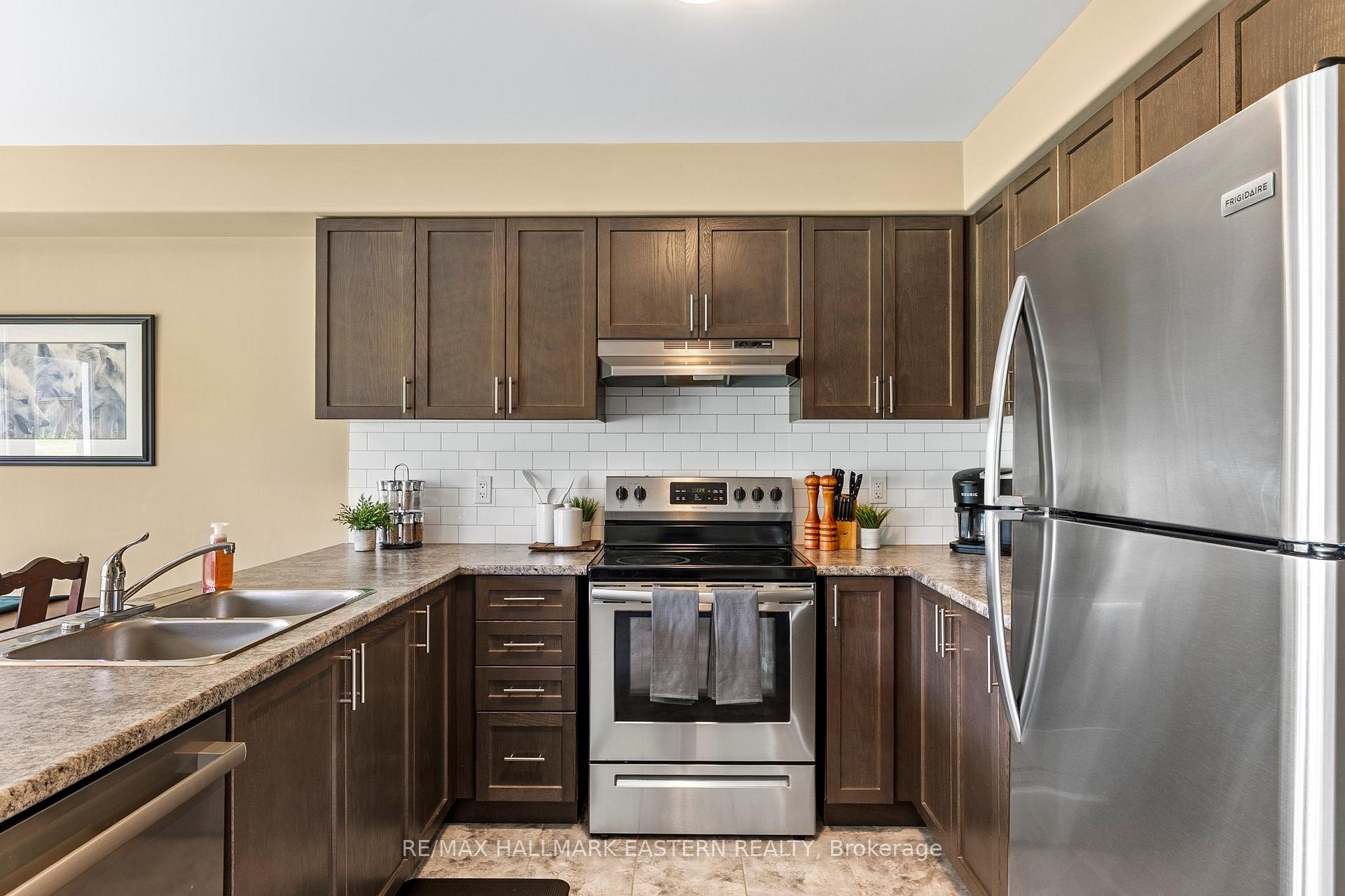 Photo 5 of 1649 Hetherington Drive, Peterborough, Northcrest Ward 5 — HOMEH