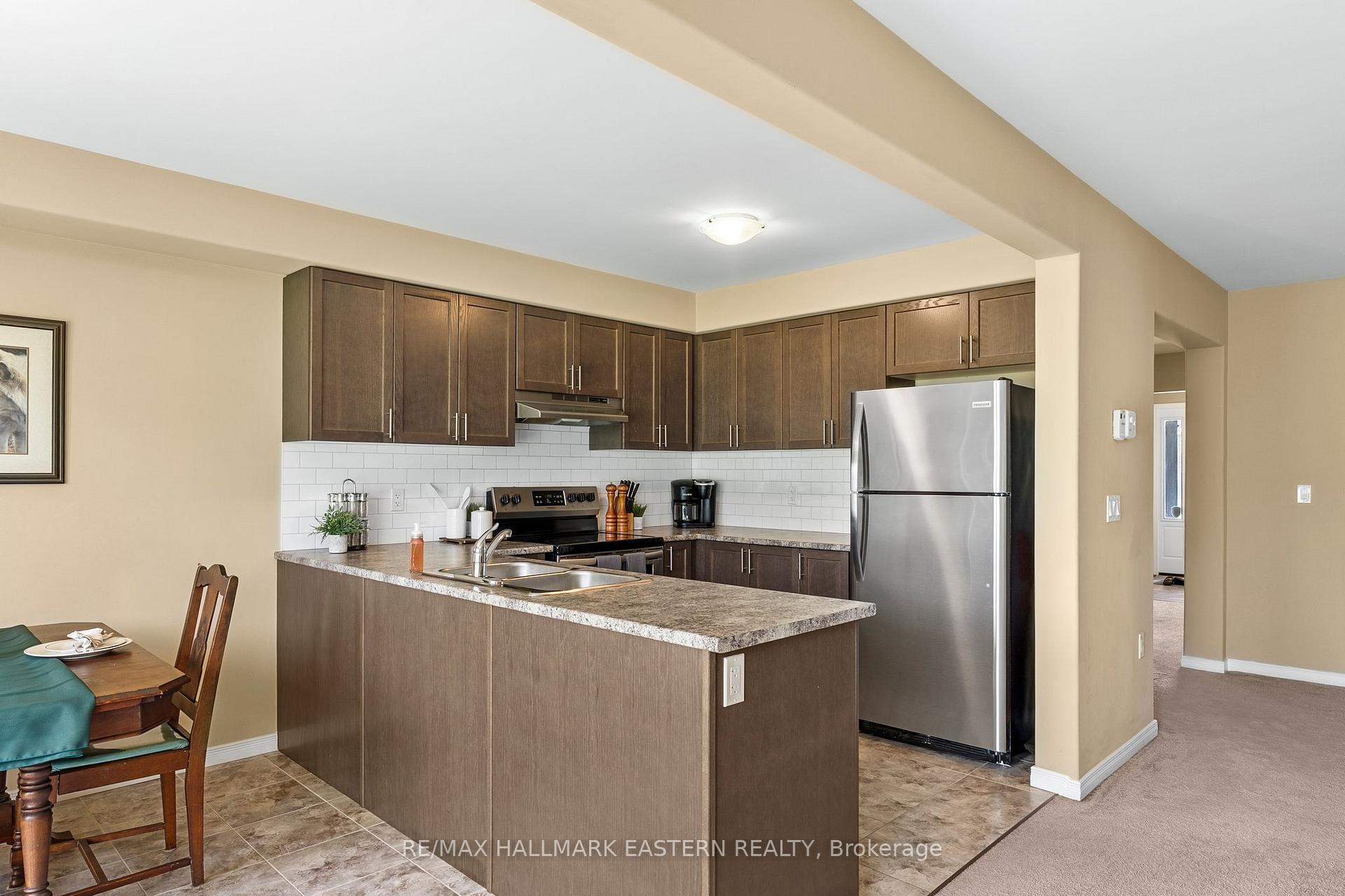 Photo 7 of 1649 Hetherington Drive, Peterborough, Northcrest Ward 5 — HOMEH