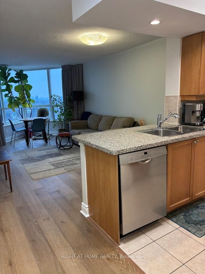 Photo 5 of Unit 1103, 10 Northtown Way E, North York, Willowdale East — HOMEH