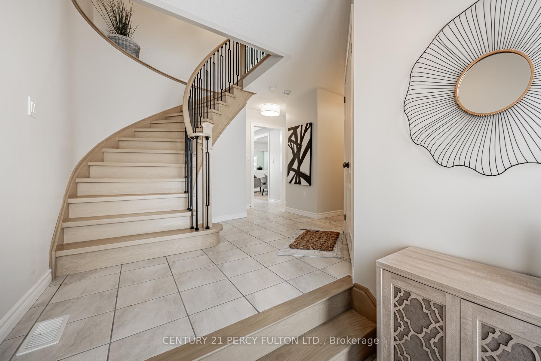 Photo 4 of 1481 Dunedin Crescent, Oshawa, Taunton — HOMEH