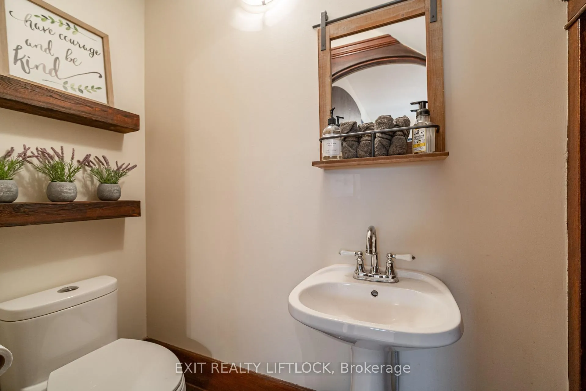 Photo 6 of 141 Hunter Street E, Peterborough, Ashburnham Ward 4 — HOMEH