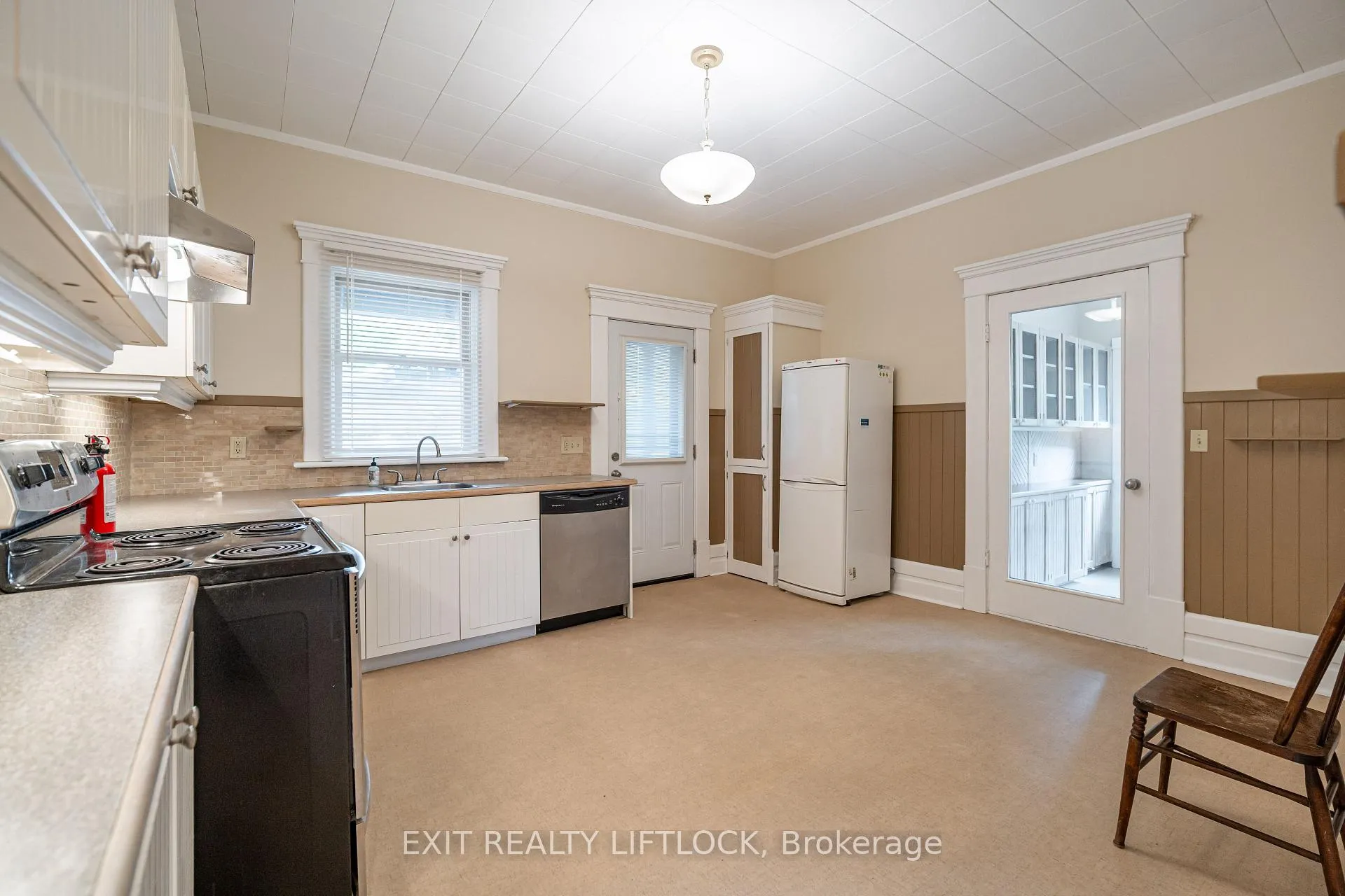 Photo 10 of 141 Hunter Street E, Peterborough, Ashburnham Ward 4 — HOMEH