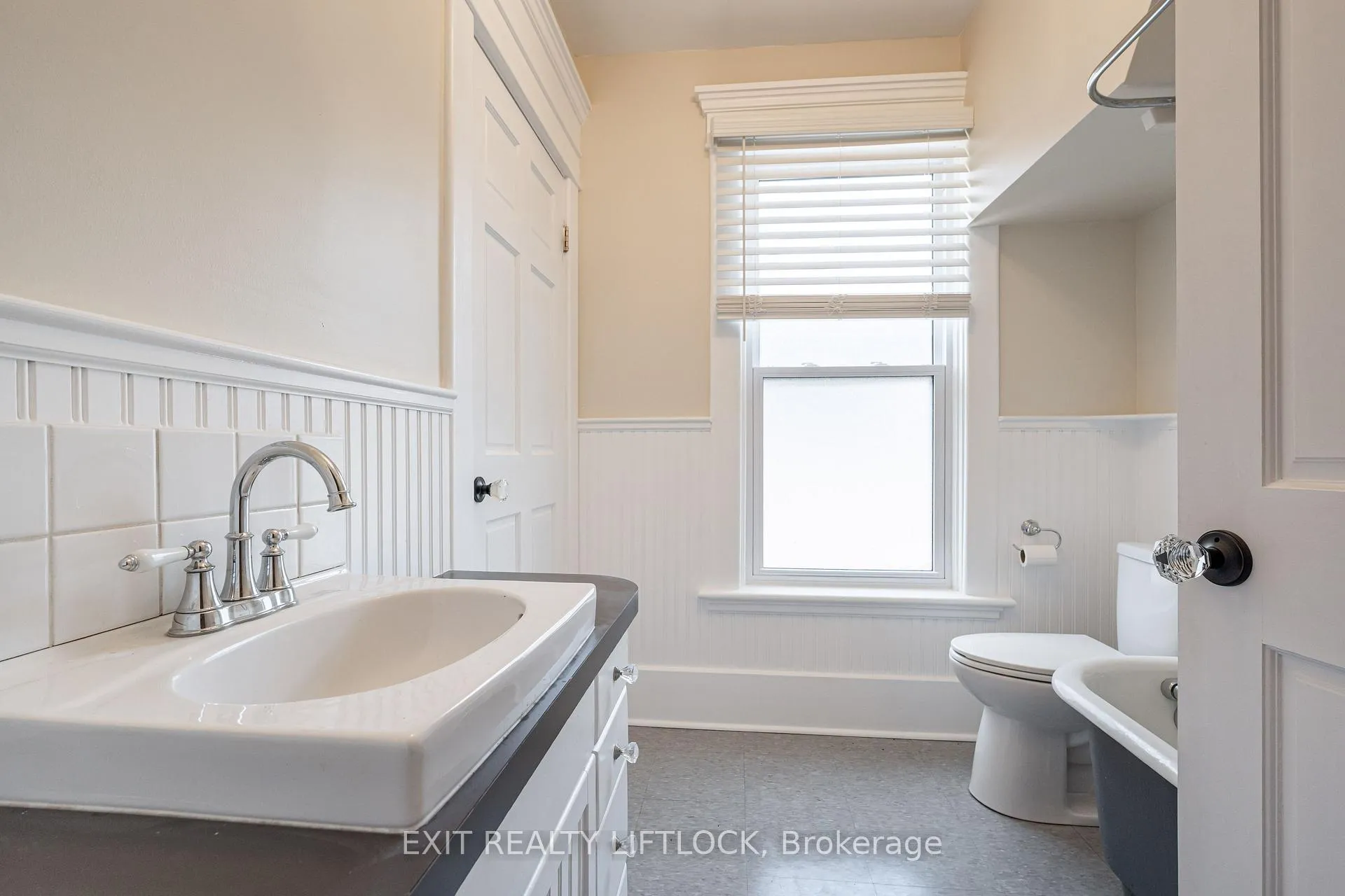 Photo 13 of 141 Hunter Street E, Peterborough, Ashburnham Ward 4 — HOMEH