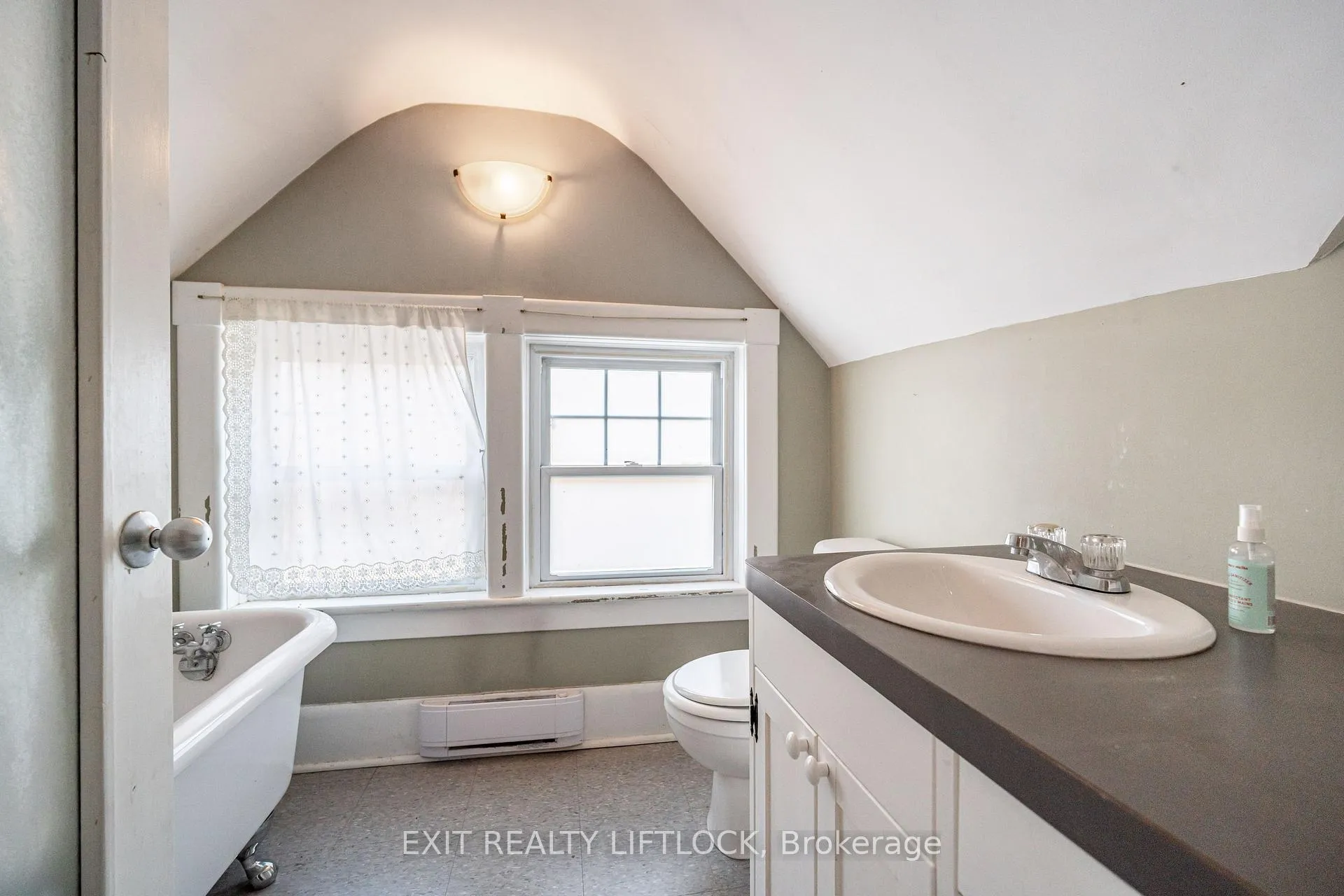 Photo 22 of 141 Hunter Street E, Peterborough, Ashburnham Ward 4 — HOMEH