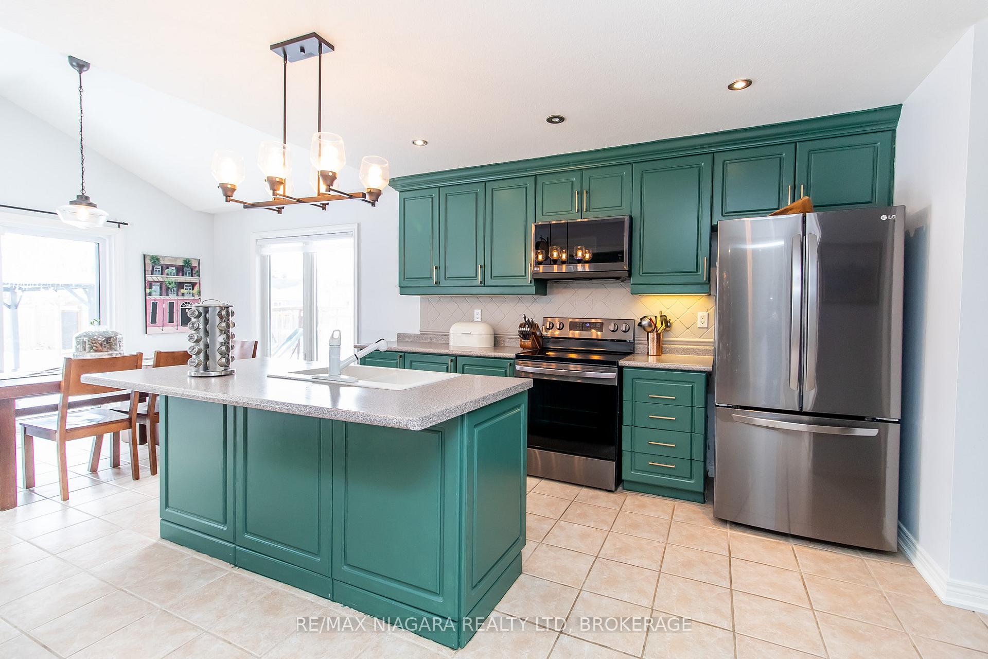 Photo 9 of 59 Thorold Road E, Welland, Prince Charles — HOMEH