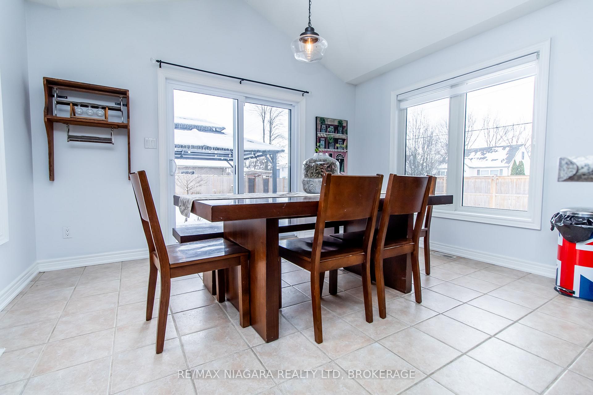 Photo 10 of 59 Thorold Road E, Welland, Prince Charles — HOMEH