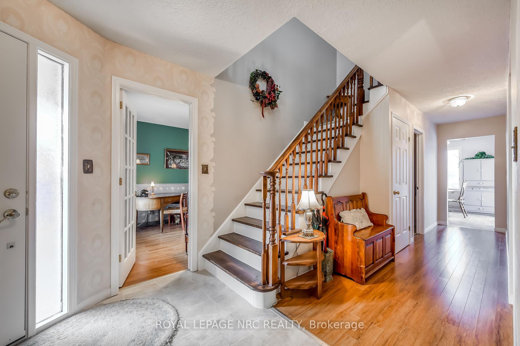 Photo 4 of 143 Briarsdale Crescent, Welland, N. Welland — HOMEH