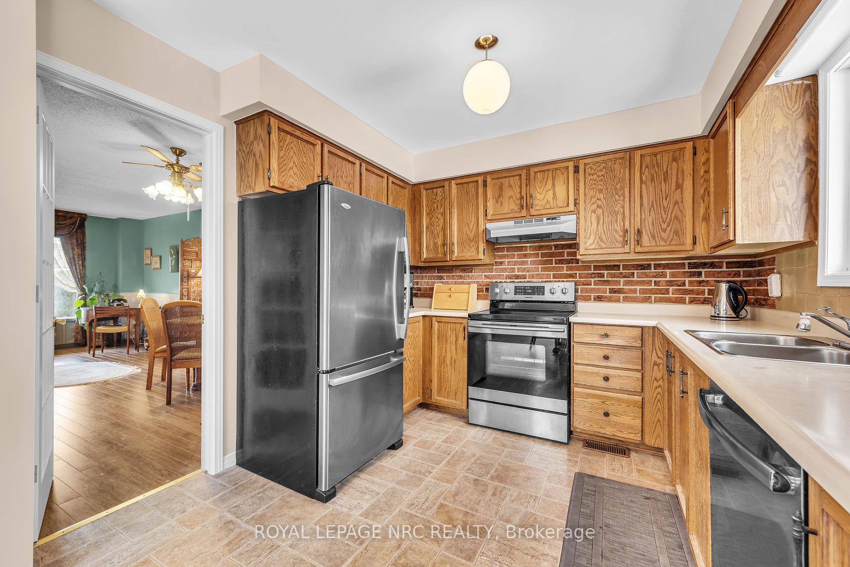 Photo 7 of 143 Briarsdale Crescent, Welland, N. Welland — HOMEH