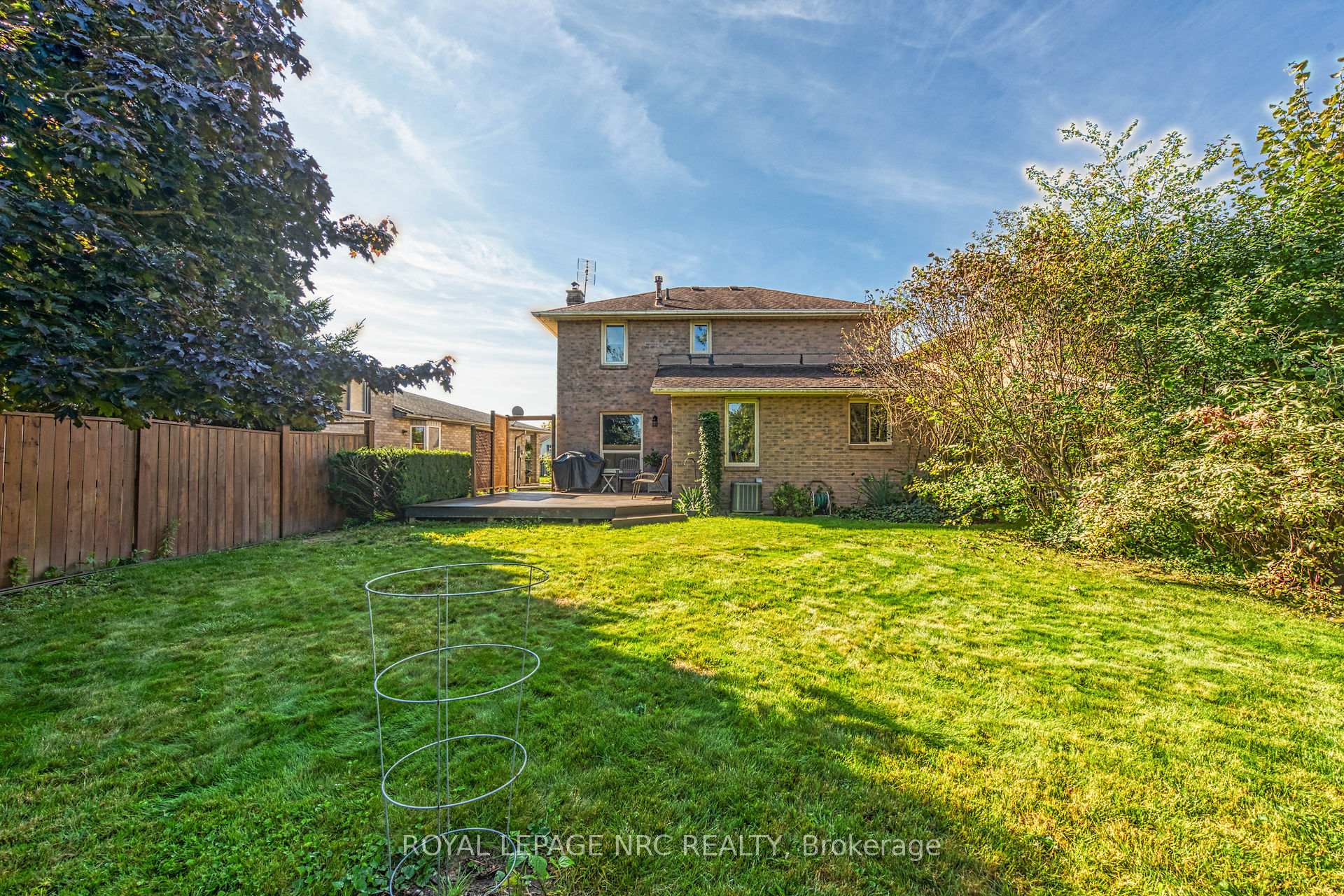 Photo 32 of 143 Briarsdale Crescent, Welland, N. Welland — HOMEH