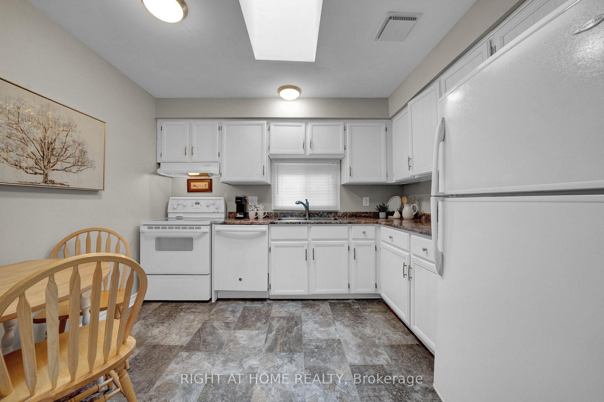 Photo 11 of 115 Ribblesdale Drive, Whitby, Pringle Creek — HOMEH