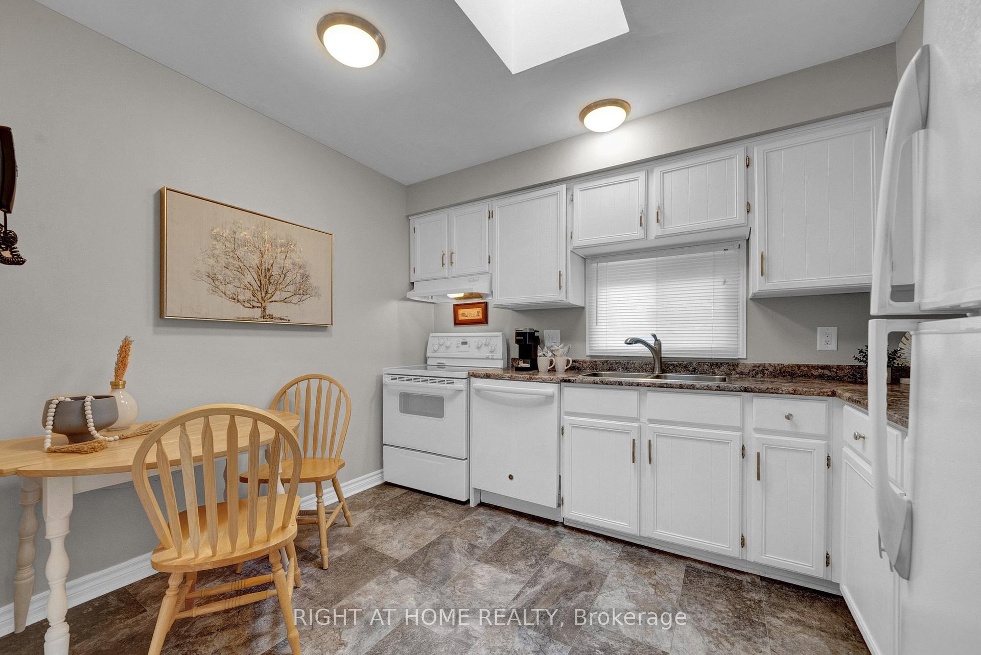 Photo 12 of 115 Ribblesdale Drive, Whitby, Pringle Creek — HOMEH