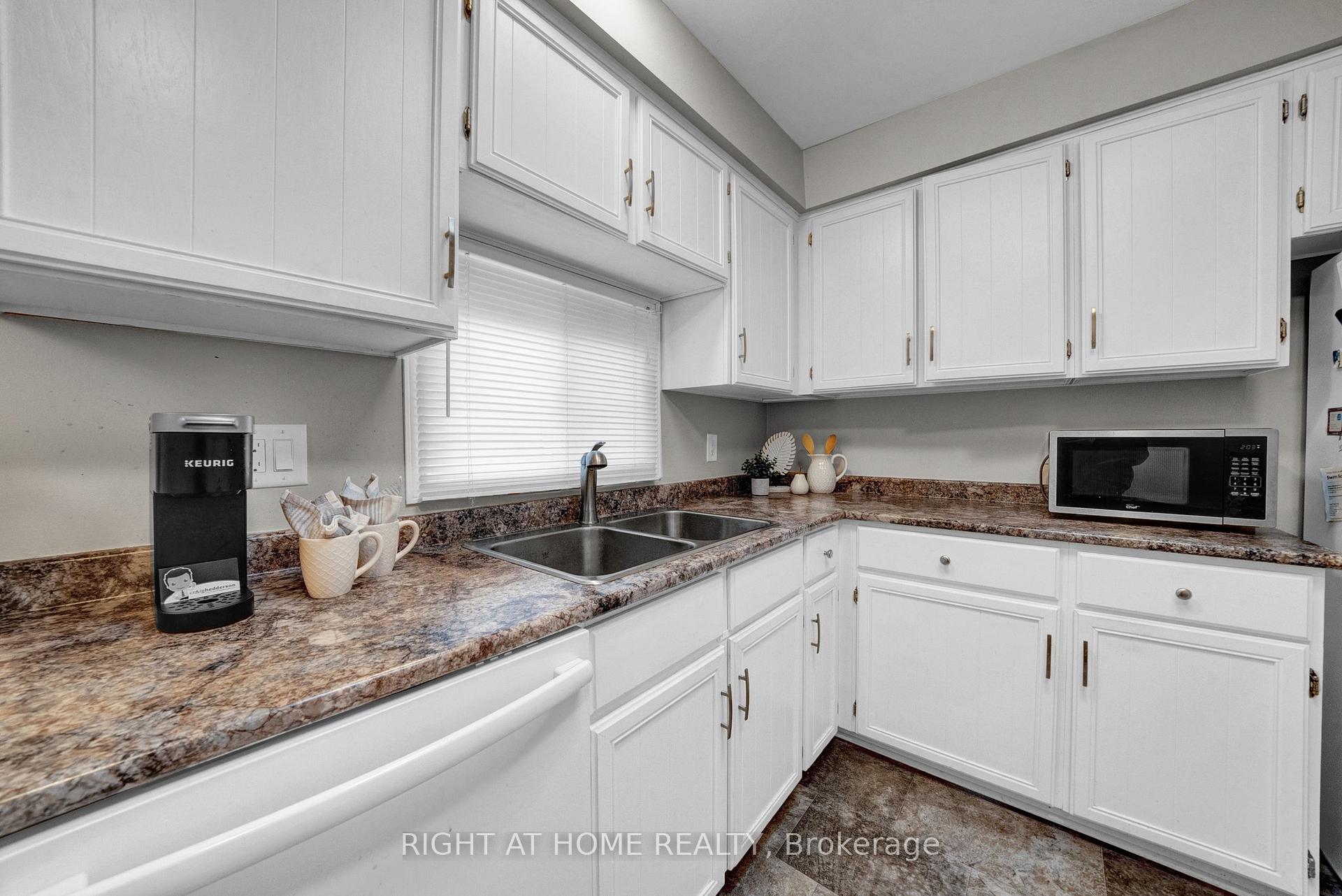 Photo 14 of 115 Ribblesdale Drive, Whitby, Pringle Creek — HOMEH