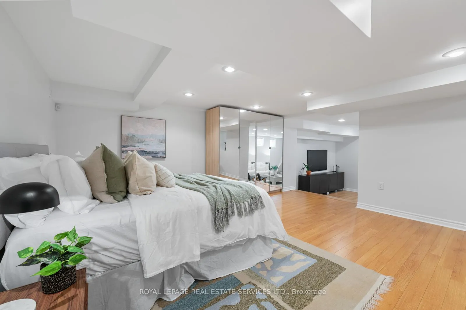 Photo 30 of 326 Indian Grove, Toronto, High Park North — HOMEH