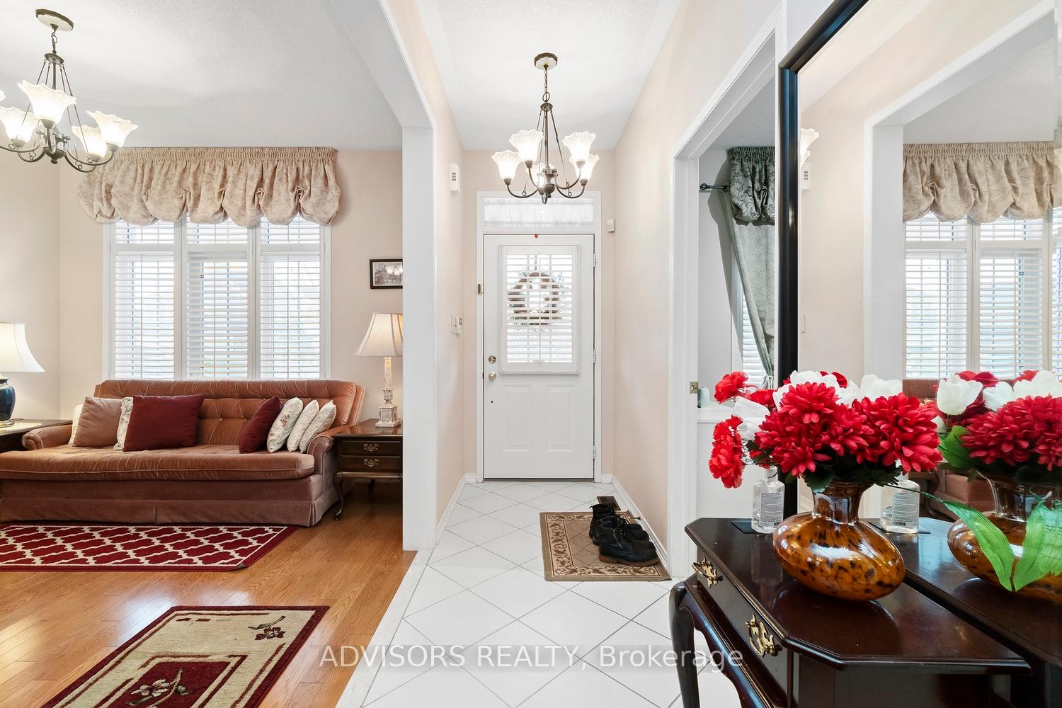 Photo 4 of 35 Northern Dancer Drive, Oshawa, Windfields — HOMEH