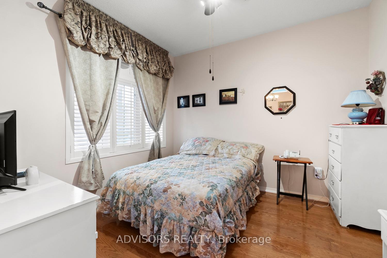 Photo 6 of 35 Northern Dancer Drive, Oshawa, Windfields — HOMEH