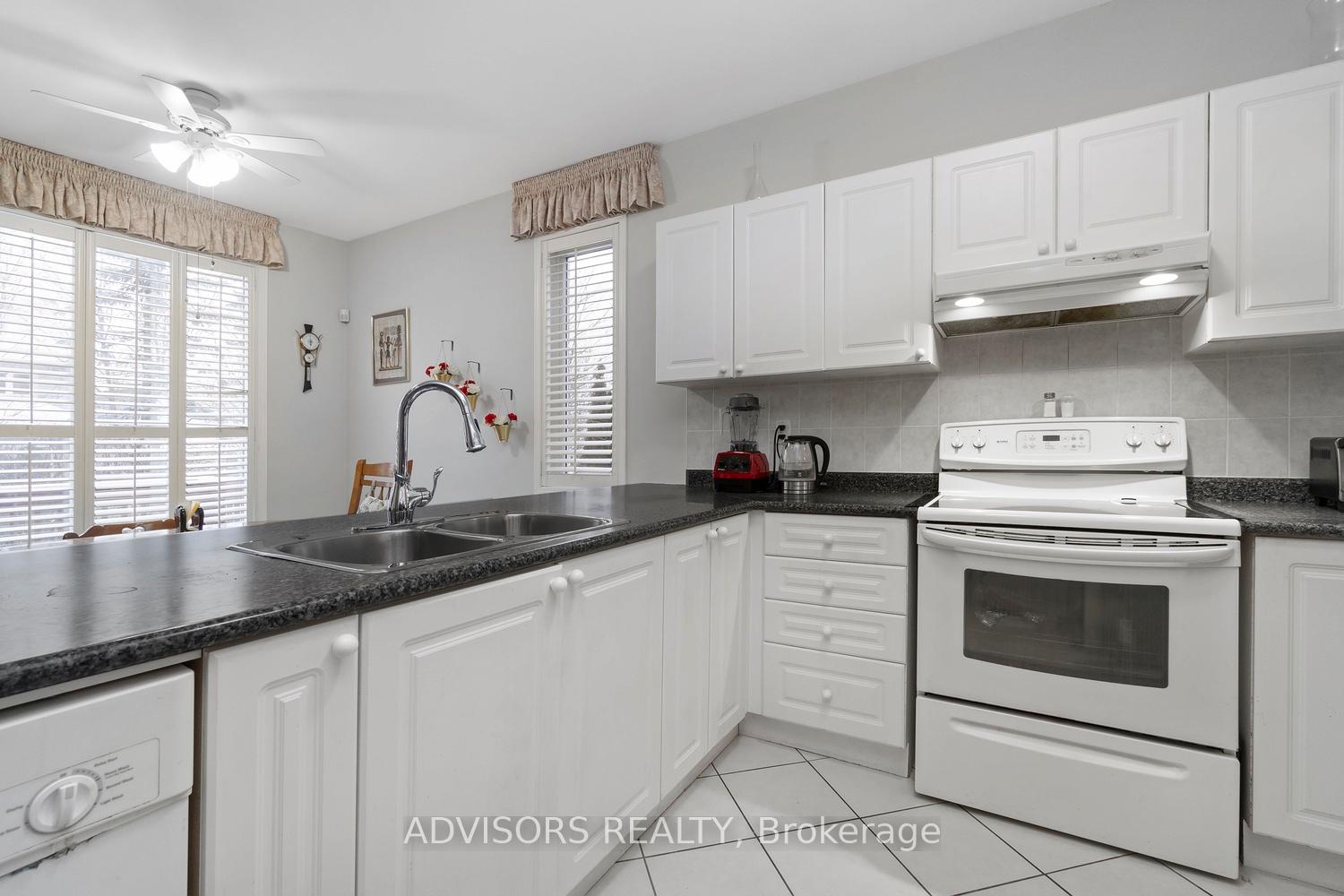 Photo 10 of 35 Northern Dancer Drive, Oshawa, Windfields — HOMEH