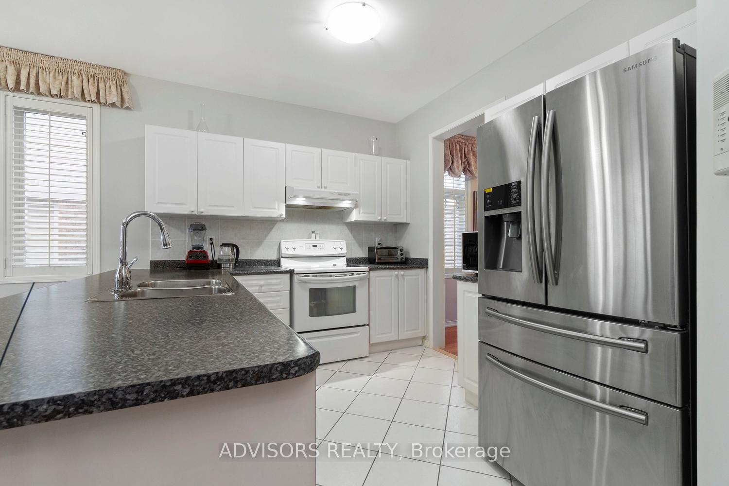 Photo 11 of 35 Northern Dancer Drive, Oshawa, Windfields — HOMEH