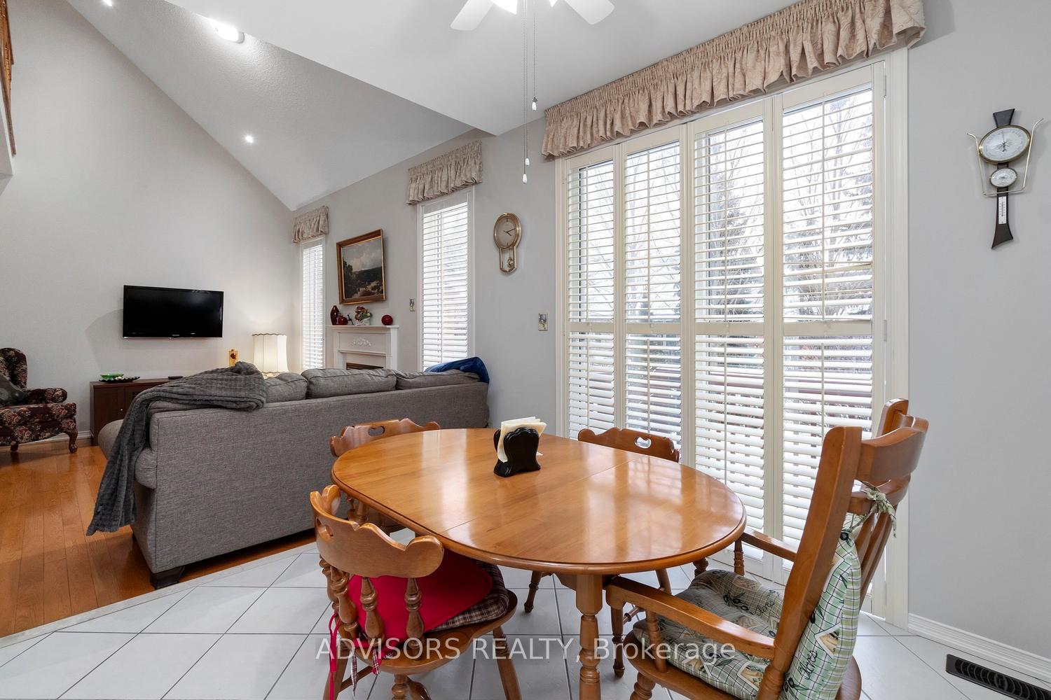 Photo 13 of 35 Northern Dancer Drive, Oshawa, Windfields — HOMEH