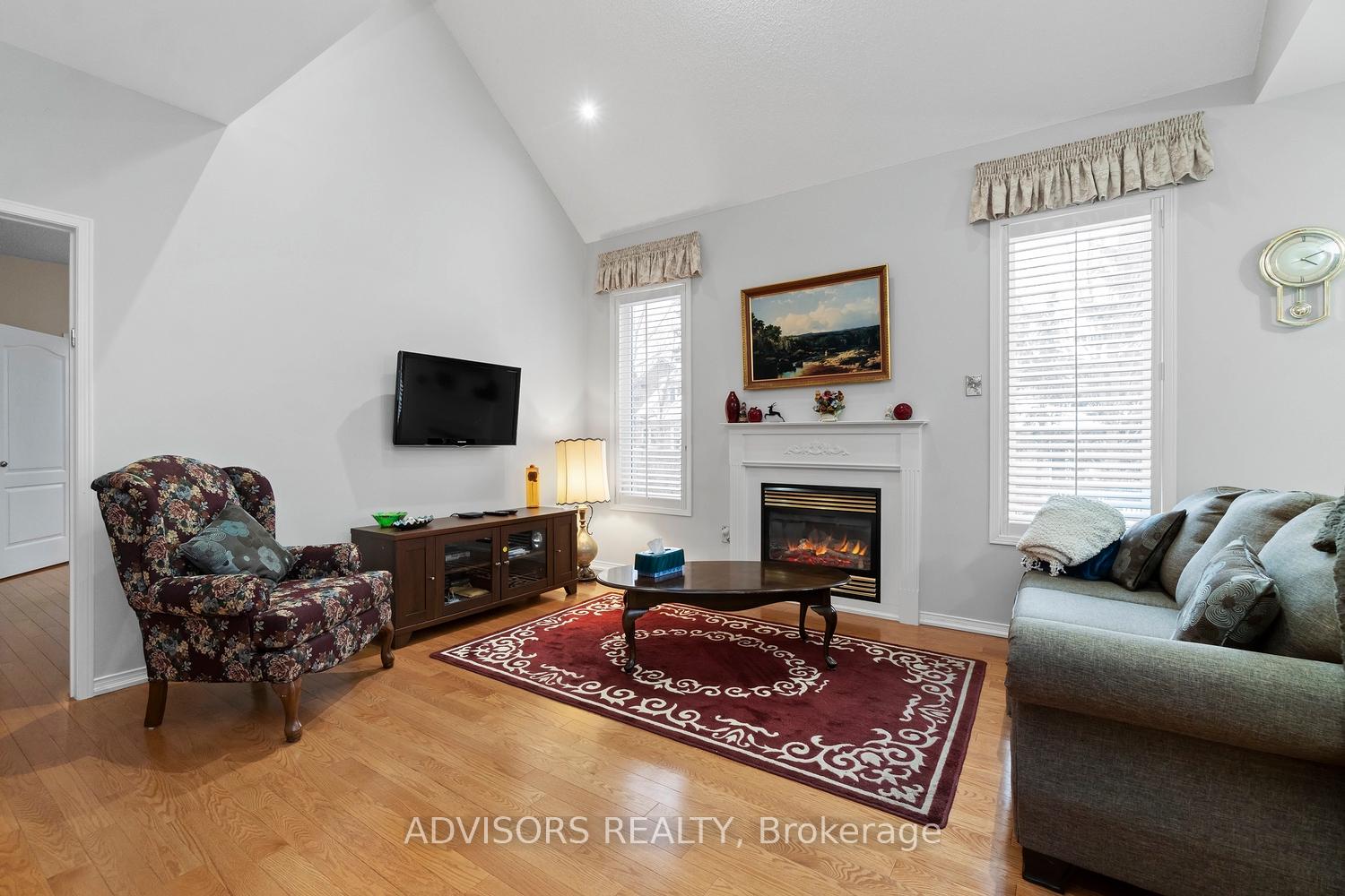 Photo 14 of 35 Northern Dancer Drive, Oshawa, Windfields — HOMEH