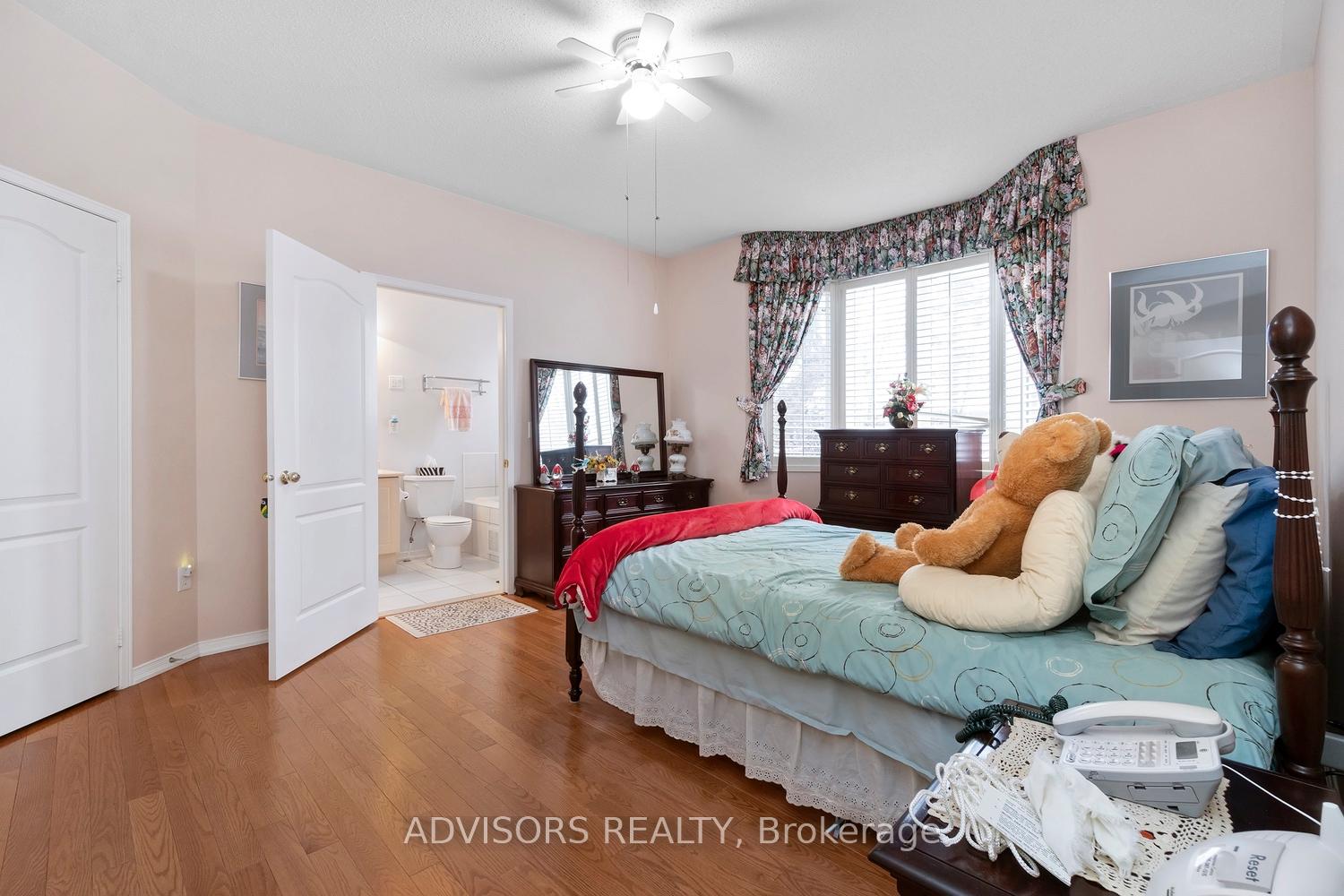 Photo 17 of 35 Northern Dancer Drive, Oshawa, Windfields — HOMEH