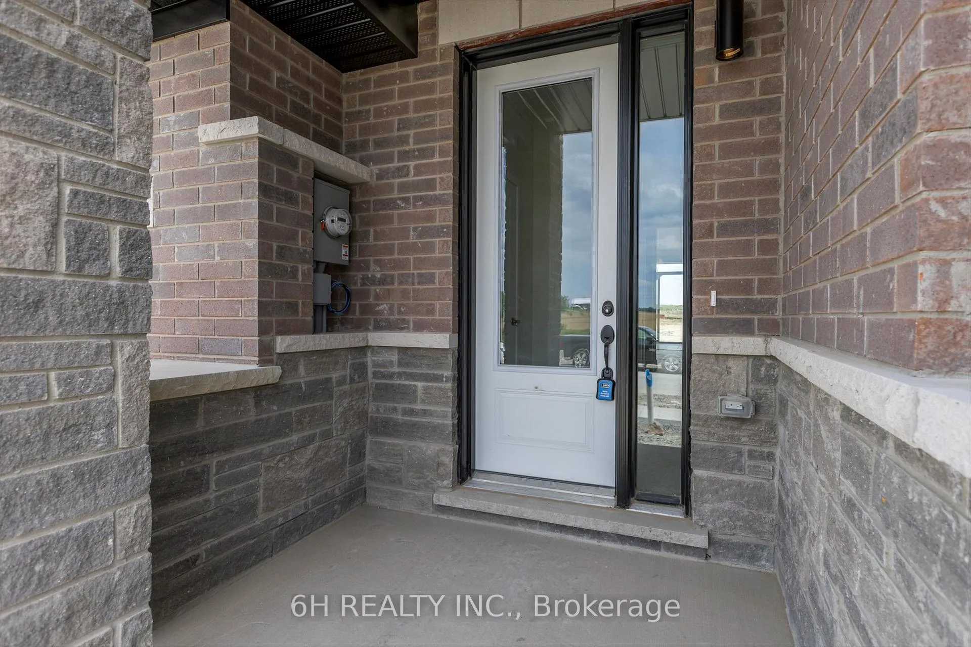 Photo 3 of 145 Pike Street, Peterborough, Monaghan Ward 2 — HOMEH