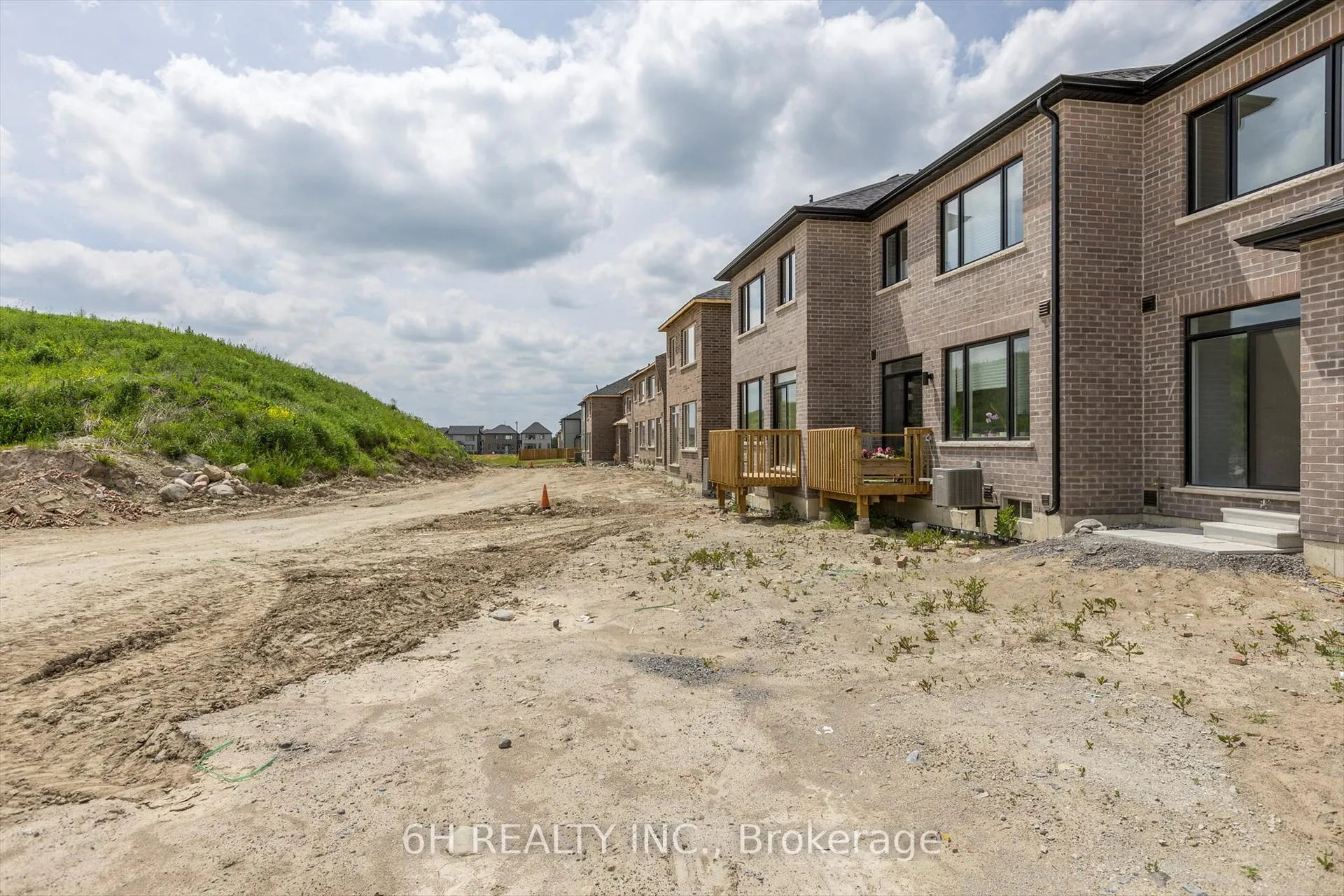 Photo 48 of 145 Pike Street, Peterborough, Monaghan Ward 2 — HOMEH