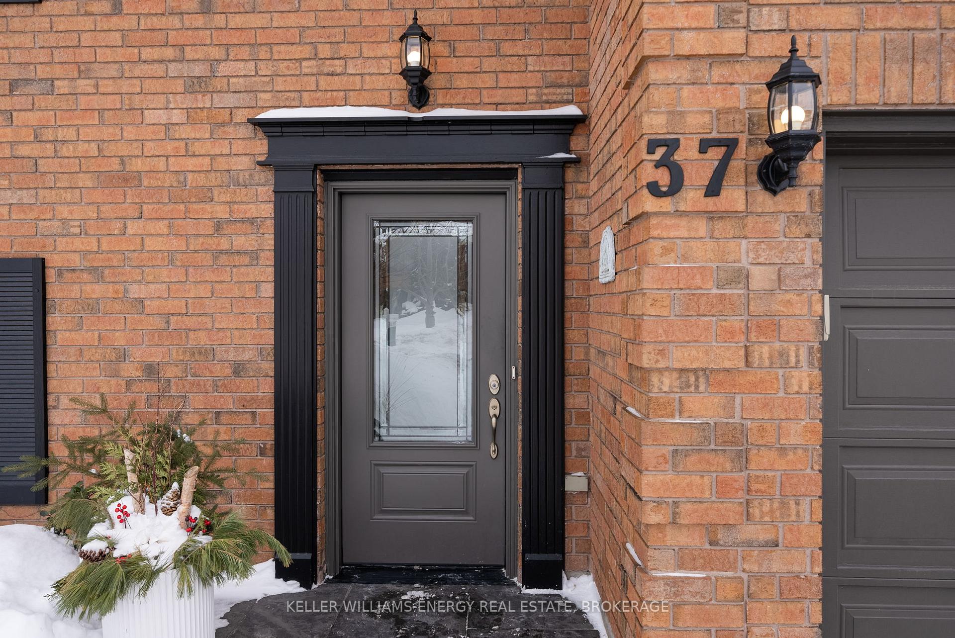 Photo 2 of 37 Limestone Crescent, Whitby, Pringle Creek — HOMEH