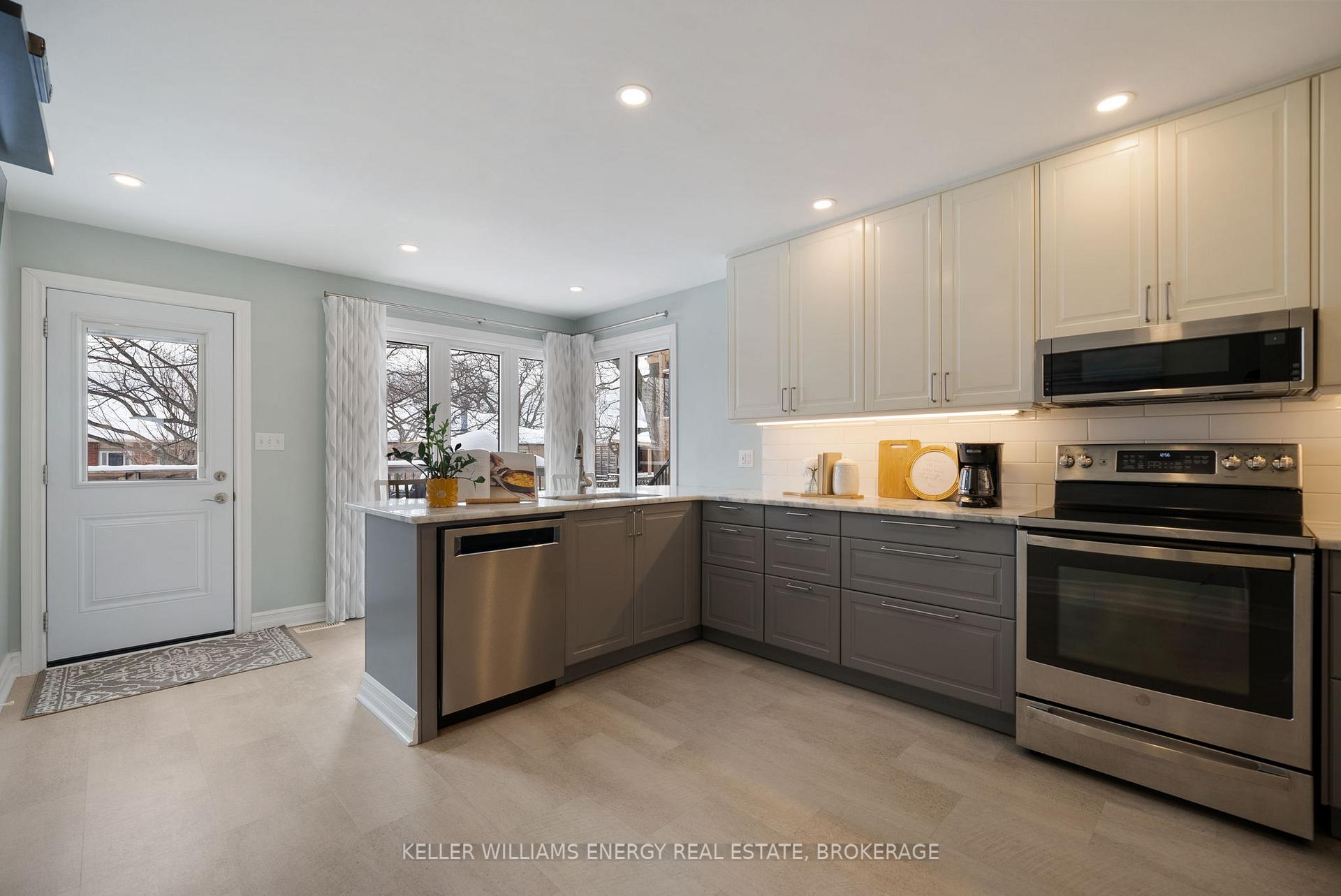 Photo 8 of 37 Limestone Crescent, Whitby, Pringle Creek — HOMEH
